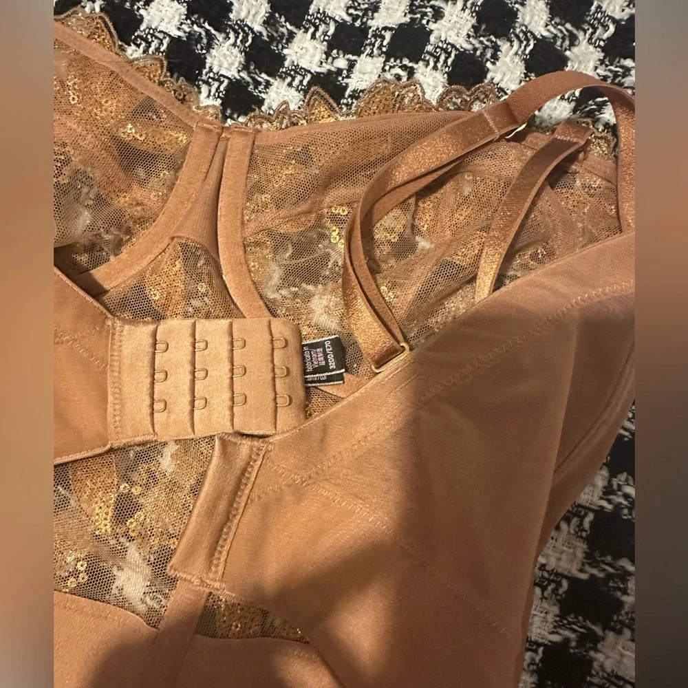 32DD Victoria’s secret ziggy glam gold sequin bra top - Picture 6 of 10